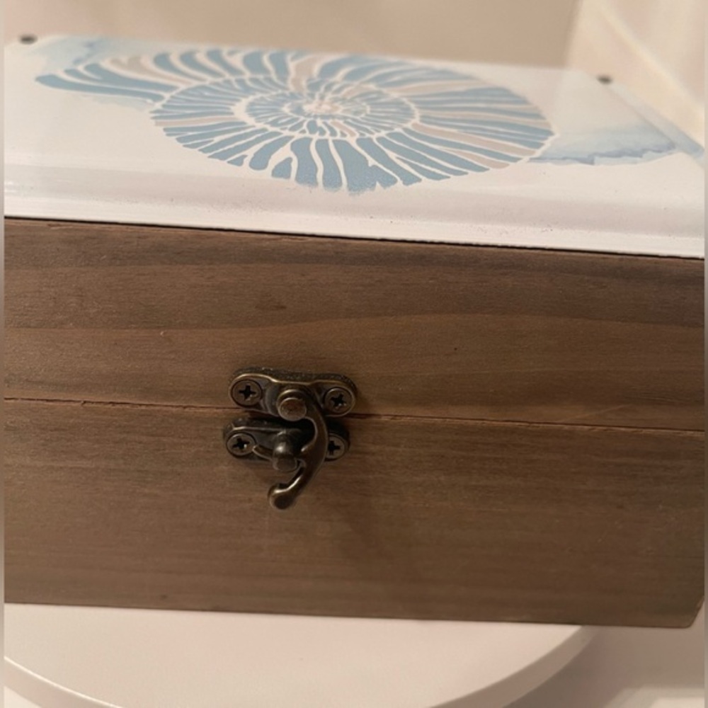 Seashell Wooden Keepsake Box NWOT